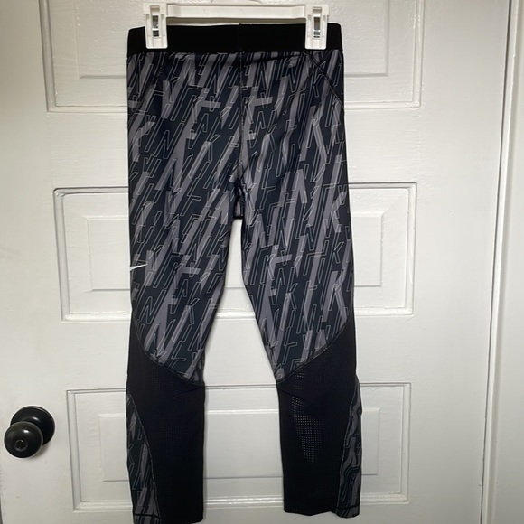 Nike Pro // Hypercool Cropped Workout Leggings - Picture 2 of 4